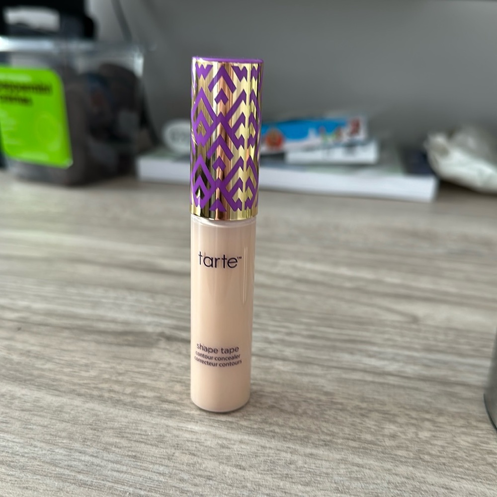 Tarte shape tape concealer 20 B light
